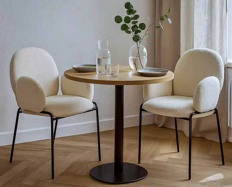 Scaunele spun mai mult despre o casă decât pare la prima vedere